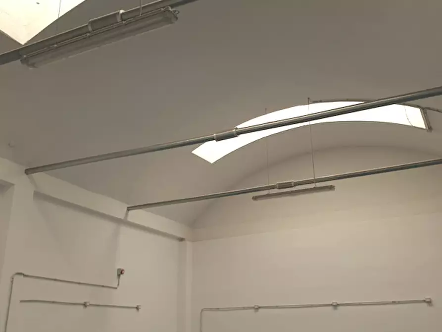 Immagine 6 di Capannone industriale in affitto  a Seregno