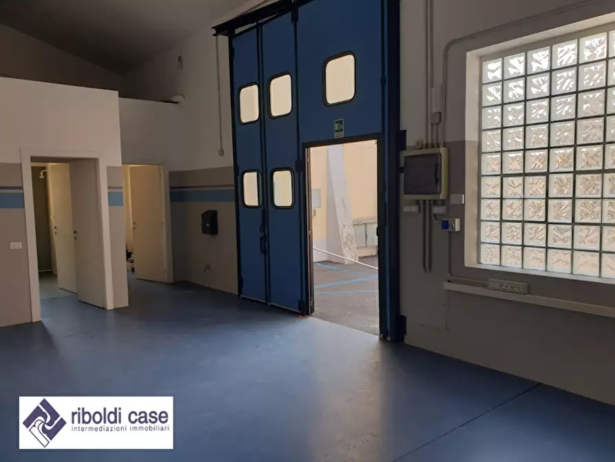 Immagine 9 di Capannone industriale in affitto  a Seregno