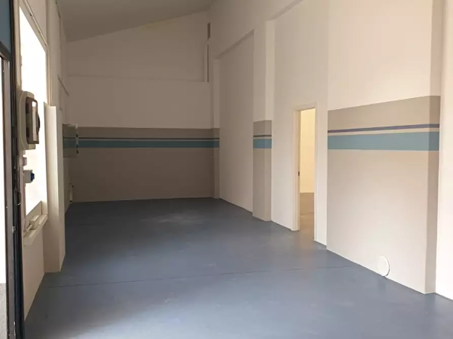Immagine 11 di Capannone industriale in affitto  a Seregno