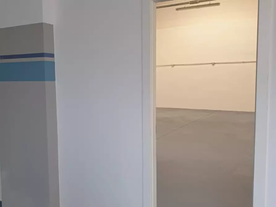 Immagine 12 di Capannone industriale in affitto  a Seregno