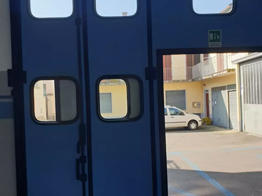 Immagine 13 di Capannone industriale in affitto  a Seregno
