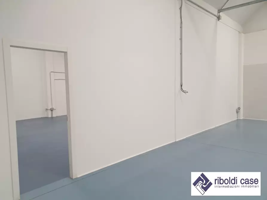 Immagine 14 di Capannone industriale in affitto  a Seregno