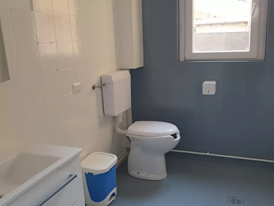 Immagine 15 di Capannone industriale in affitto  a Seregno