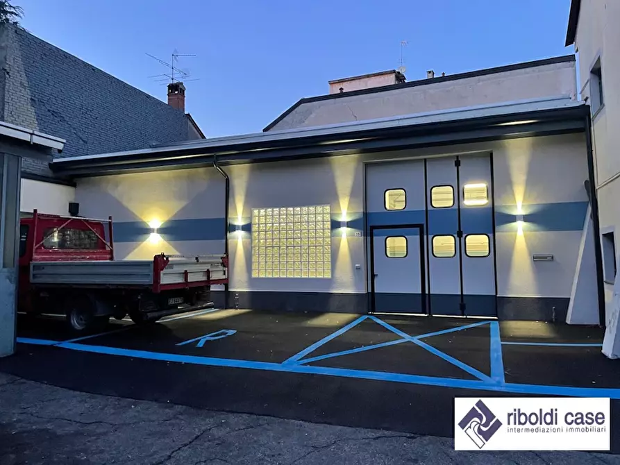 Immagine 18 di Capannone industriale in affitto  a Seregno