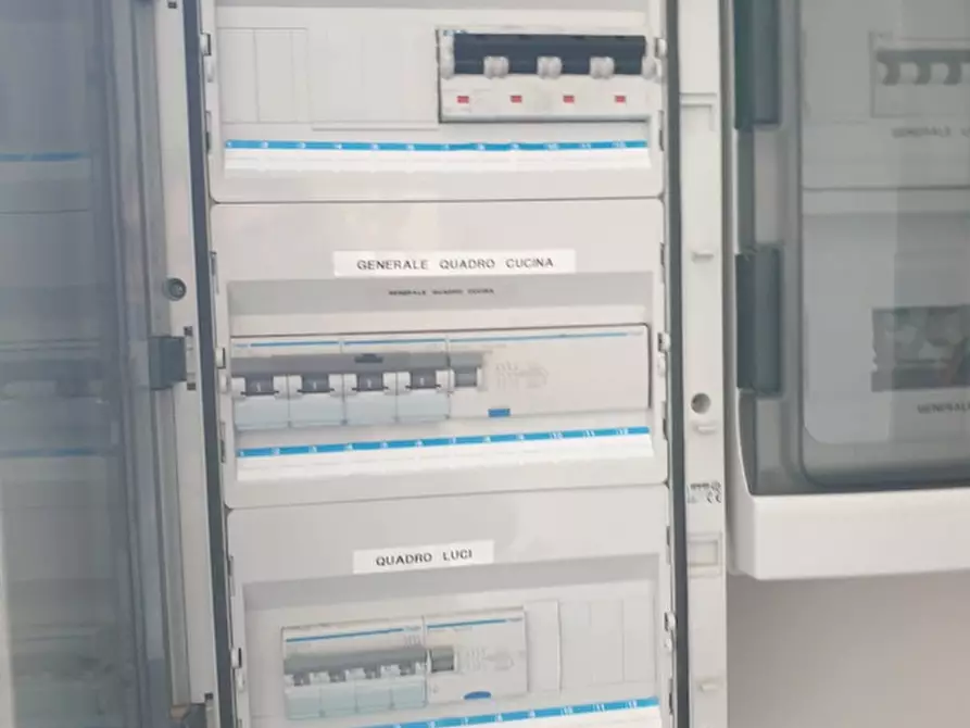 Immagine 19 di Capannone industriale in affitto  a Seregno