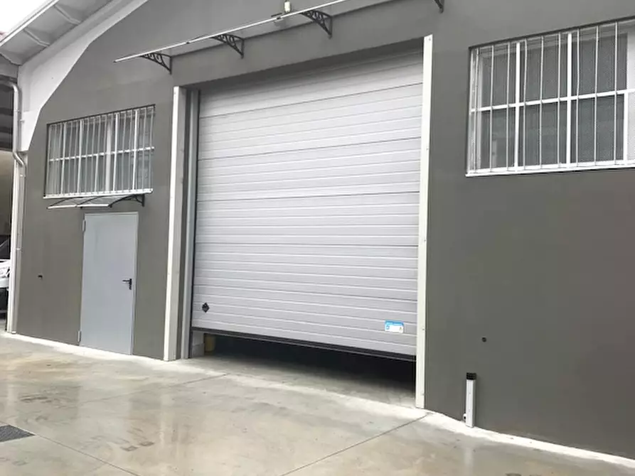 Immagine 1 di Capannone industriale in affitto  a Seregno
