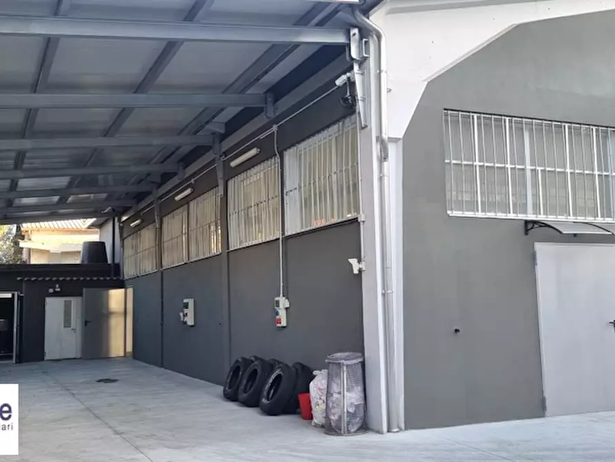 Immagine 2 di Capannone industriale in affitto  a Seregno
