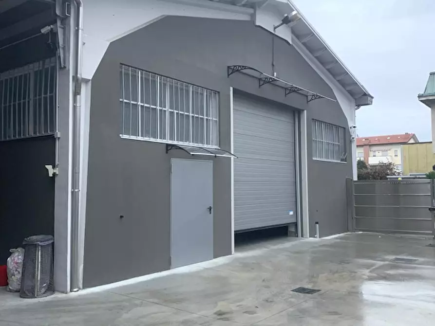 Immagine 3 di Capannone industriale in affitto  a Seregno