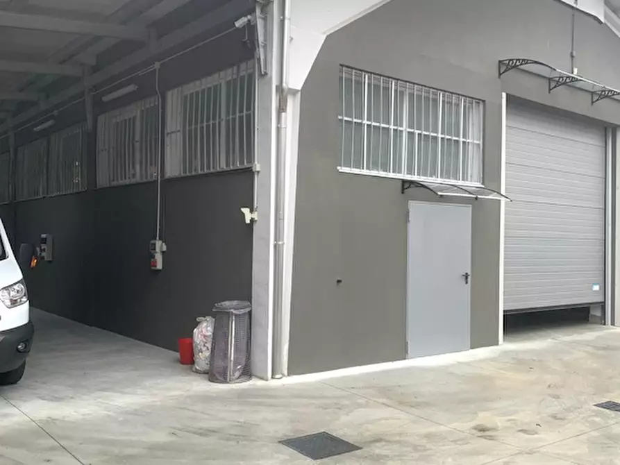 Immagine 5 di Capannone industriale in affitto  a Seregno