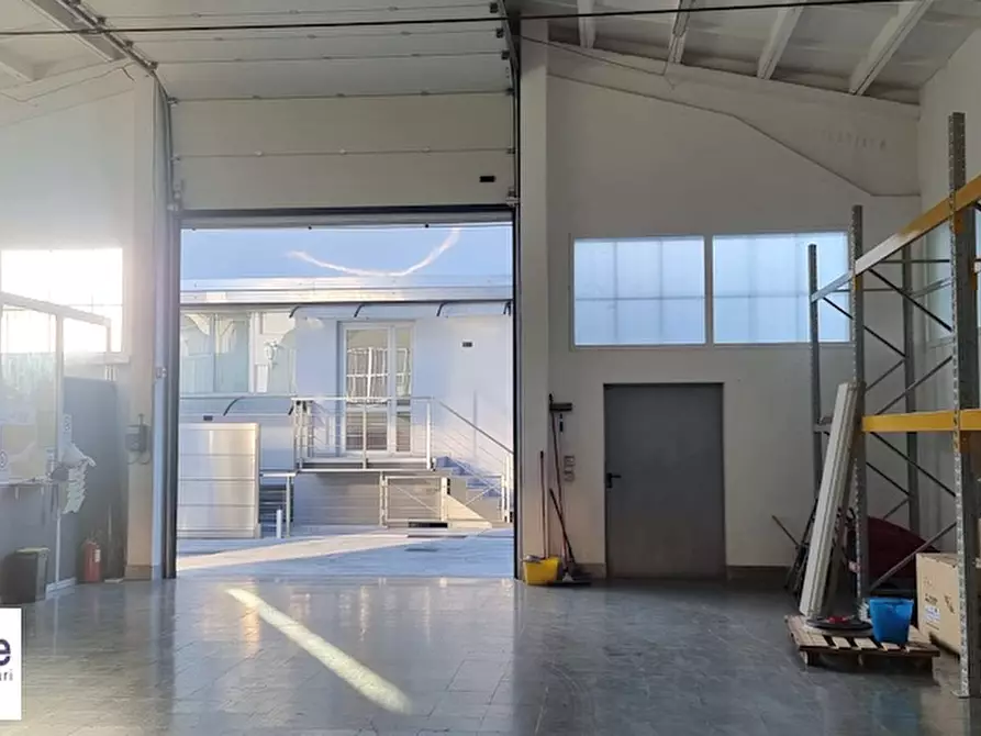 Immagine 8 di Capannone industriale in affitto  a Seregno