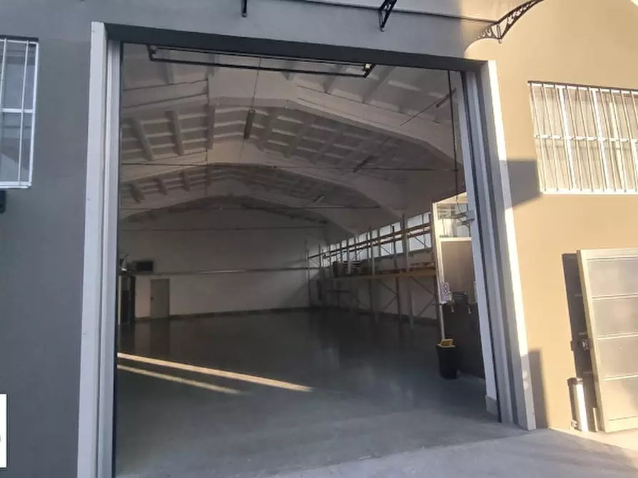 Immagine 9 di Capannone industriale in affitto  a Seregno