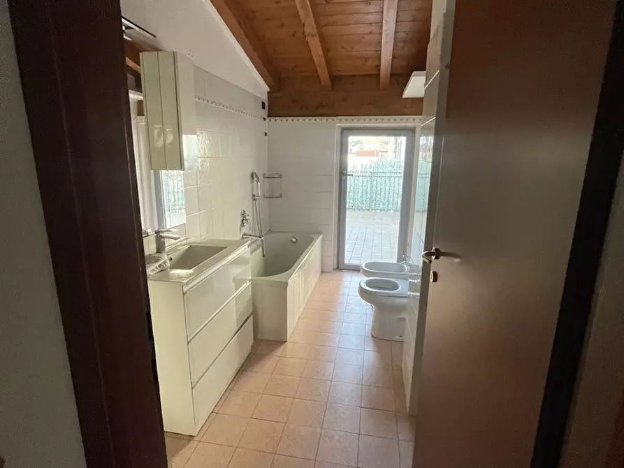 Immagine 10 di Appartamento in affitto  a Seregno