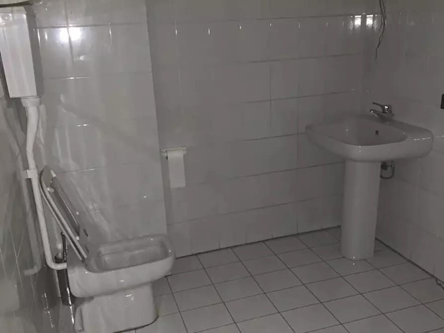 Immagine 17 di Ufficio in affitto  in VIA GARIBALDI a Seregno