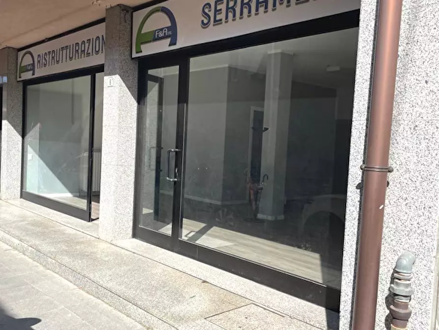 Immagine 1 di Negozio in affitto  in VIA SAN GIOVANNI BOSCO a Giussano