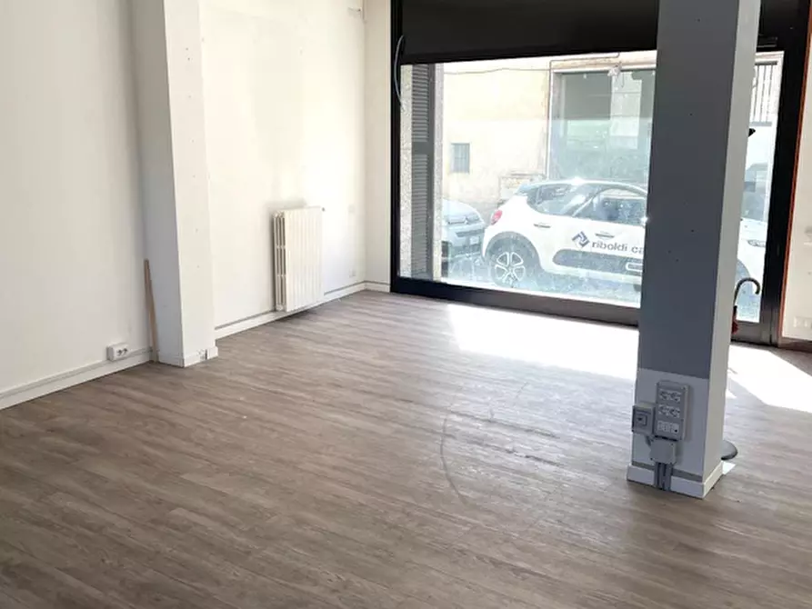 Immagine 5 di Negozio in affitto  in VIA SAN GIOVANNI BOSCO a Giussano