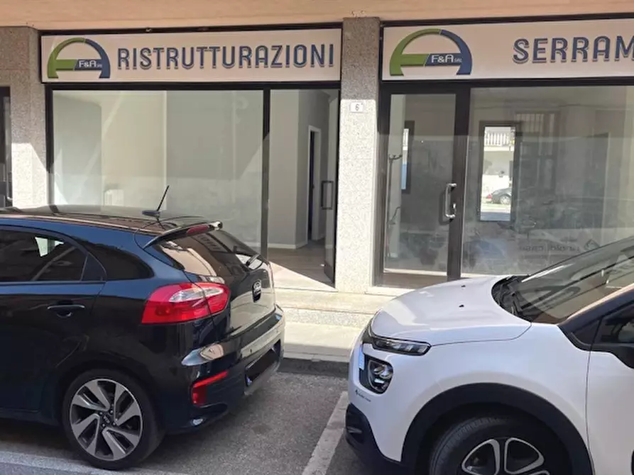 Immagine 6 di Negozio in affitto  in VIA SAN GIOVANNI BOSCO a Giussano