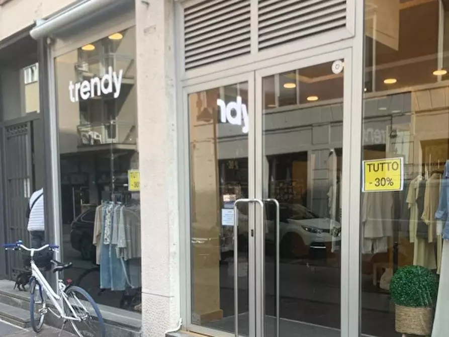 Immagine 4 di Negozio in affitto  in VIA TRABATTONI a Seregno