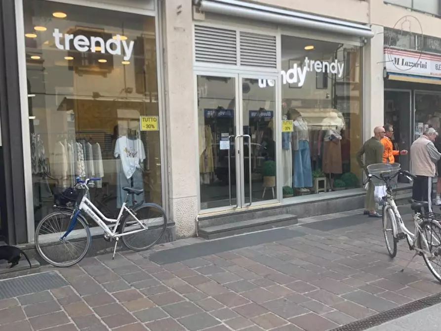 Immagine 5 di Negozio in affitto  in VIA TRABATTONI a Seregno