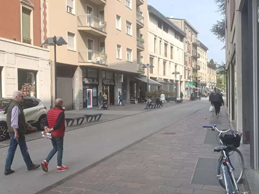 Immagine 7 di Negozio in affitto  in VIA TRABATTONI a Seregno