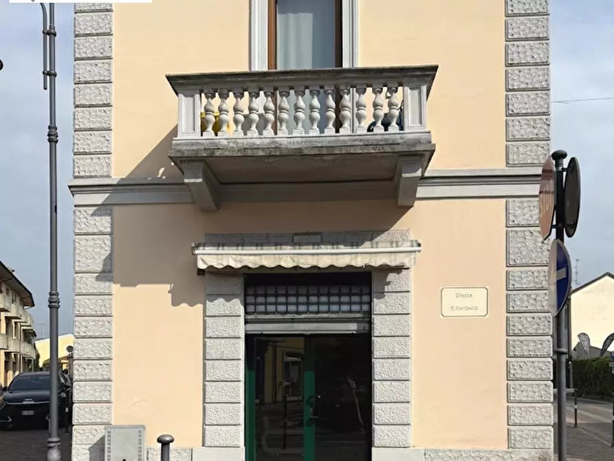 Immagine 2 di Negozio in affitto  in PIAZZA GARIBALDI a Lesmo