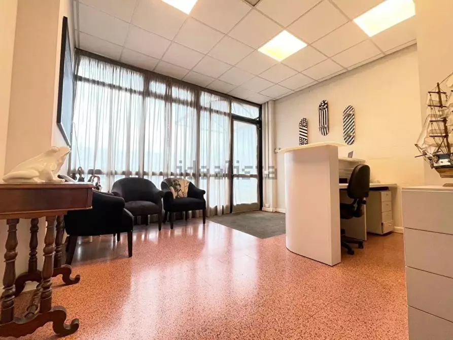 Immagine 2 di Ufficio in affitto  a Arezzo