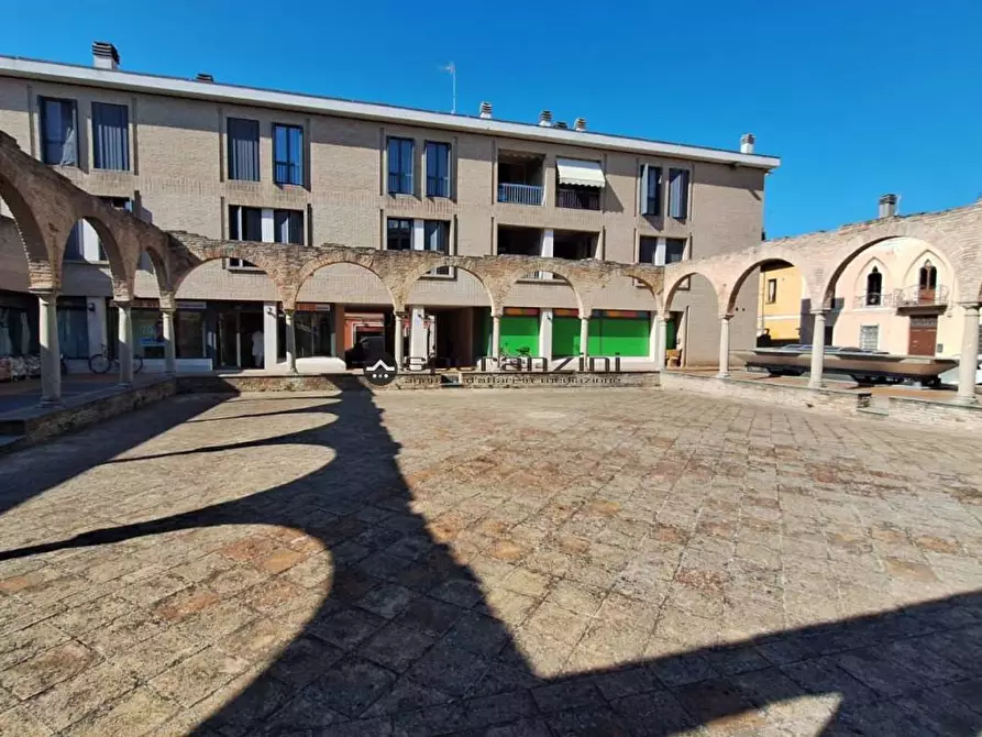 Immagine 1 di Negozio in affitto  in via Sebastiano Ceccarini a Fano