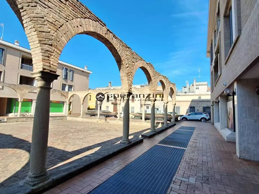 Immagine 3 di Negozio in affitto  in via Sebastiano Ceccarini a Fano