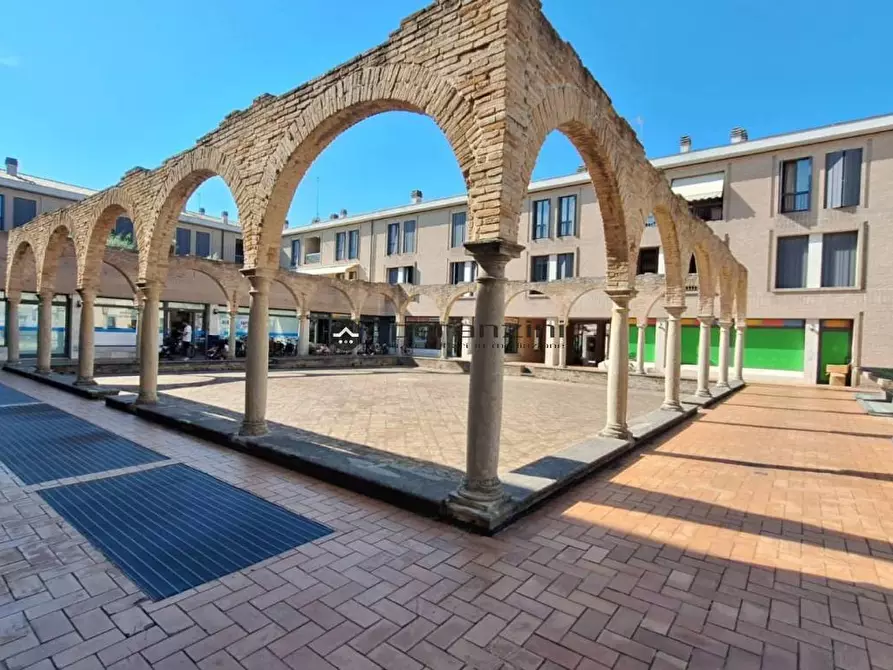 Immagine 9 di Negozio in affitto  in via Sebastiano Ceccarini a Fano