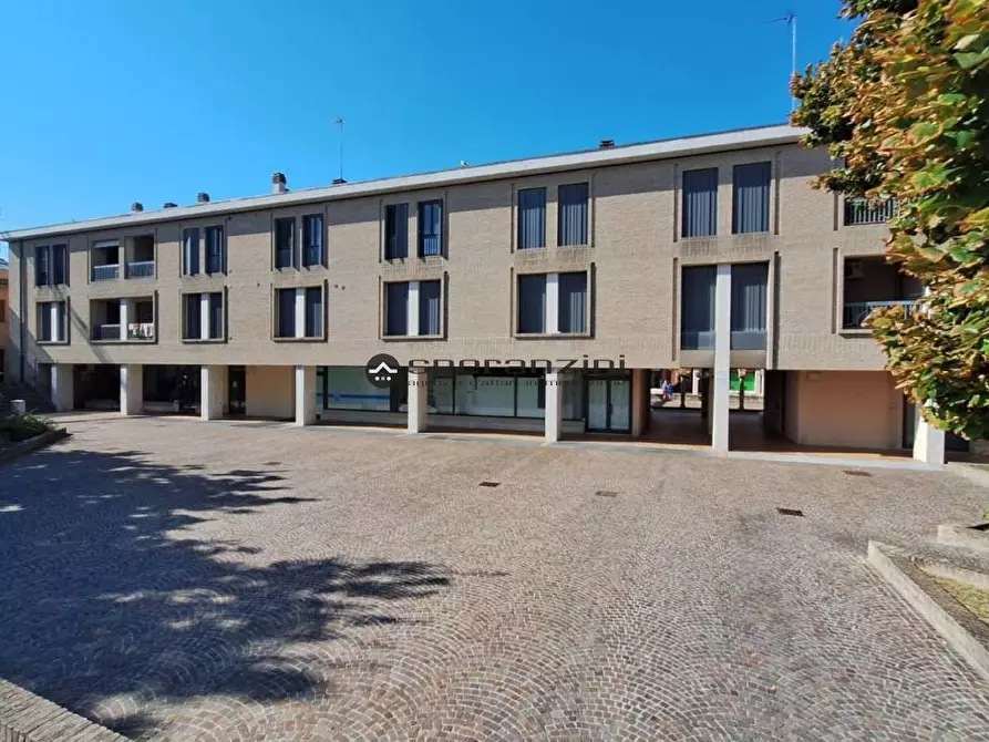 Immagine 13 di Negozio in affitto  in via Sebastiano Ceccarini a Fano