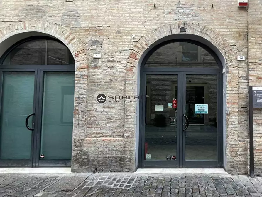 Immagine 1 di Negozio in affitto  in Via Arco D'Augusto, 23 61032 Fano PU Italia a Fano
