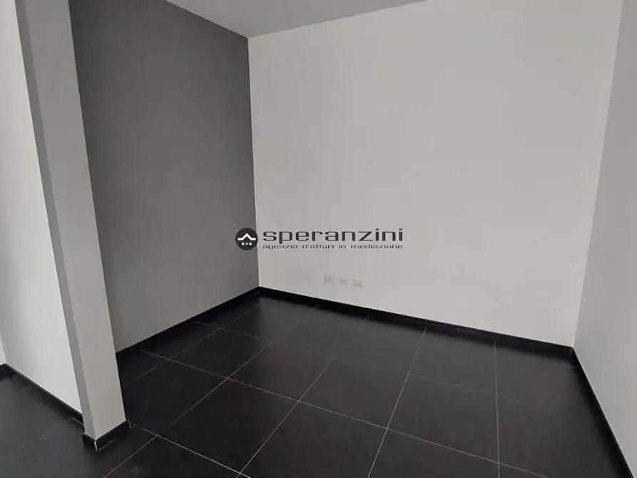 Immagine 3 di Negozio in affitto  in Via Ugolini de Pili a Fano
