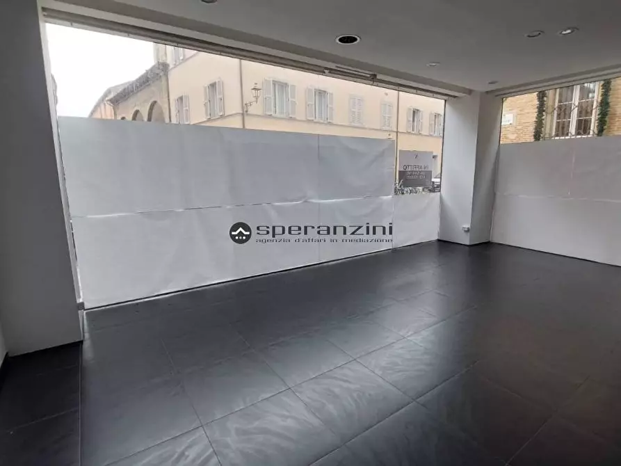 Immagine 5 di Negozio in affitto  in Via Ugolini de Pili a Fano