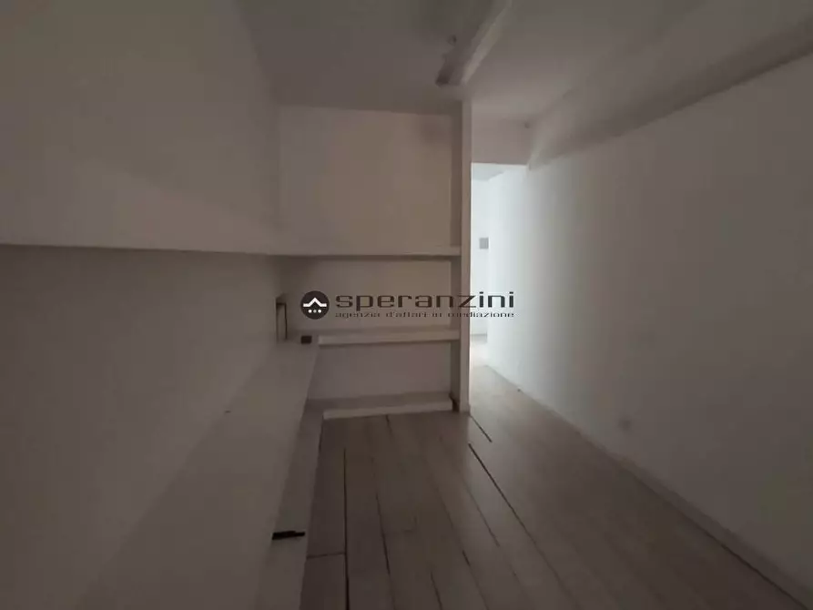 Immagine 6 di Negozio in affitto  in Via Ugolini de Pili a Fano
