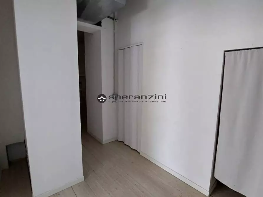 Immagine 7 di Negozio in affitto  in Via Ugolini de Pili a Fano