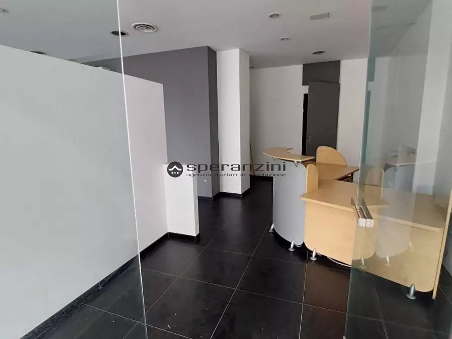 Immagine 2 di Negozio in affitto  in Via Ugolini de Pili a Fano