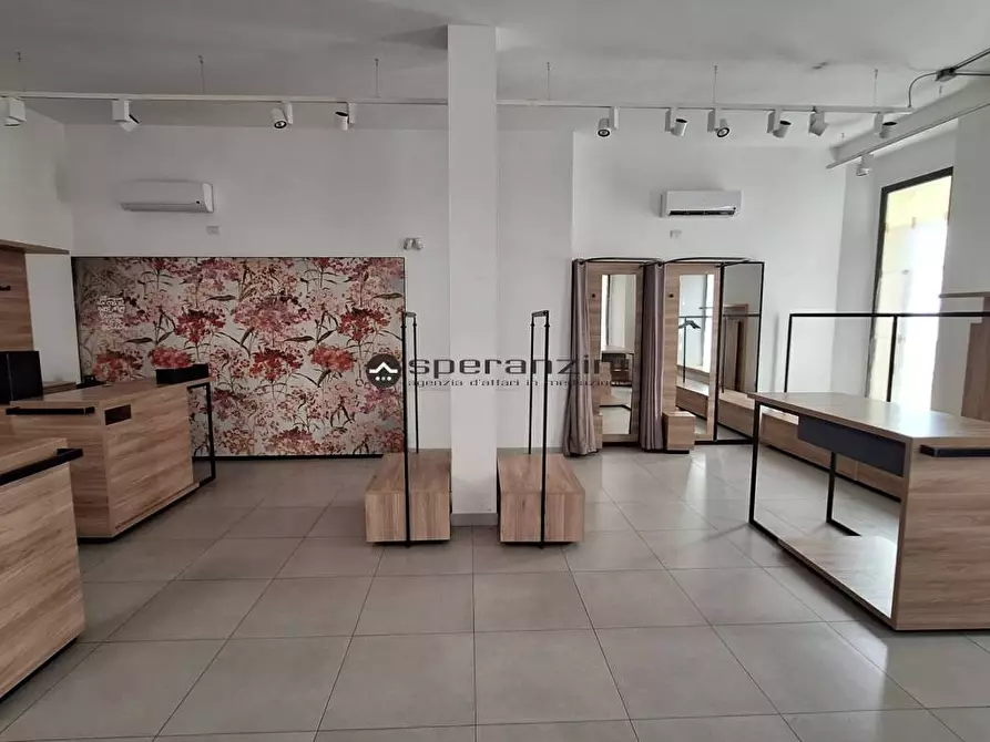 Immagine 1 di Negozio in affitto  in Corso Matteotti 62 a Fano