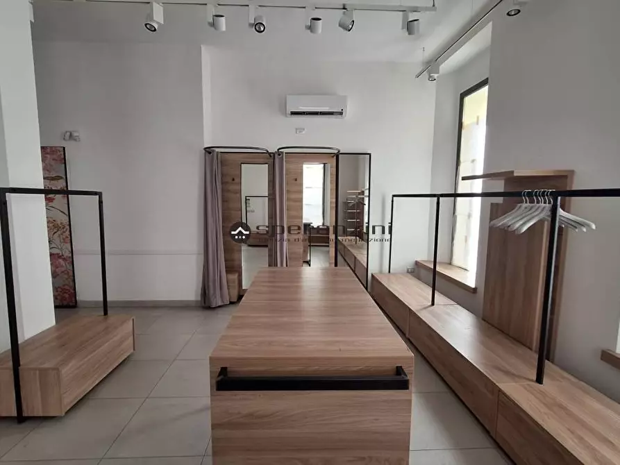 Immagine 10 di Negozio in affitto  in Corso Matteotti 62 a Fano