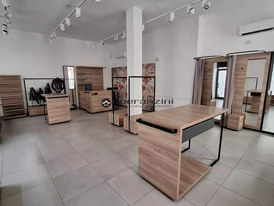 Immagine 11 di Negozio in affitto  in Corso Matteotti 62 a Fano