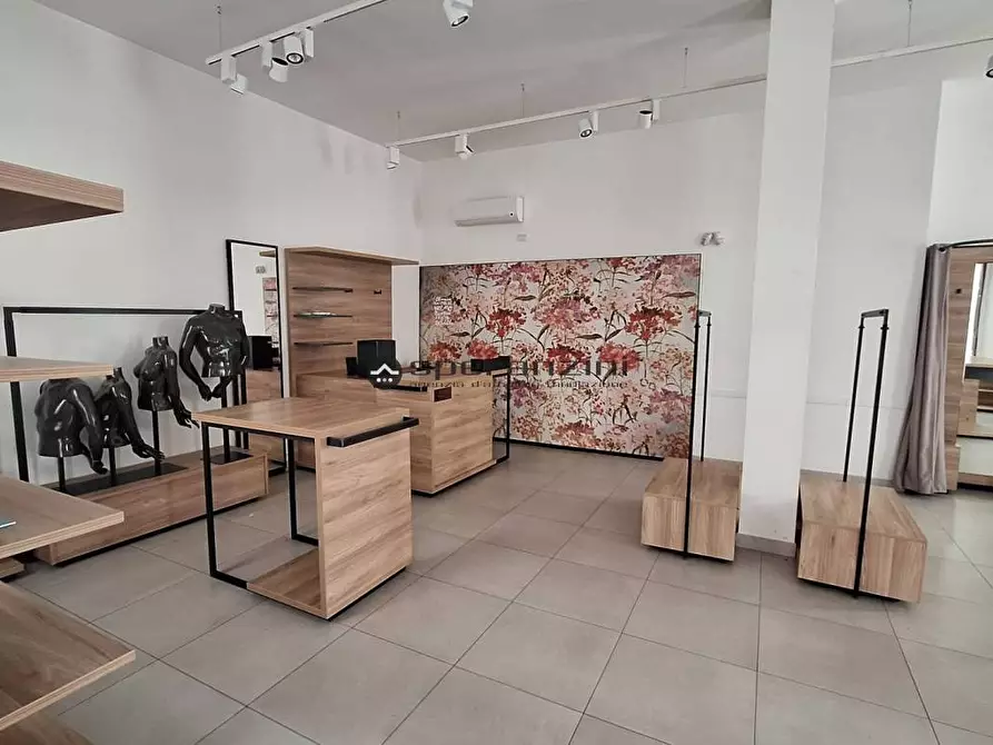 Immagine 2 di Negozio in affitto  in Corso Matteotti 62 a Fano