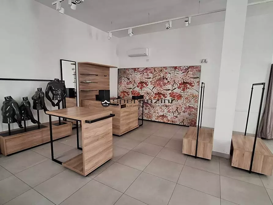 Immagine 4 di Negozio in affitto  in Corso Matteotti 62 a Fano