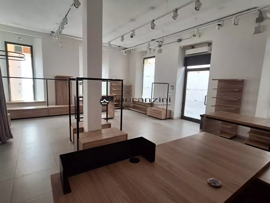 Immagine 8 di Negozio in affitto  in Corso Matteotti 62 a Fano