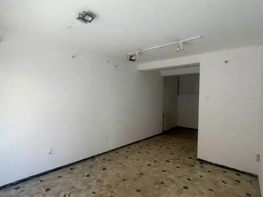 Immagine 11 di Negozio in affitto  in corso matteotti 30 a Fano