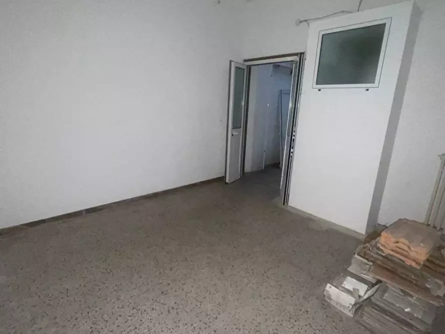 Immagine 12 di Negozio in affitto  in corso matteotti 30 a Fano