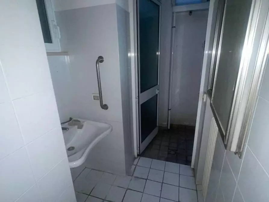 Immagine 3 di Negozio in affitto  in corso matteotti 30 a Fano