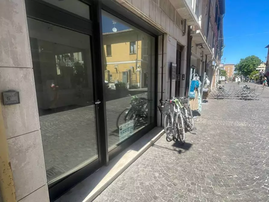 Immagine 7 di Negozio in affitto  in corso matteotti 30 a Fano