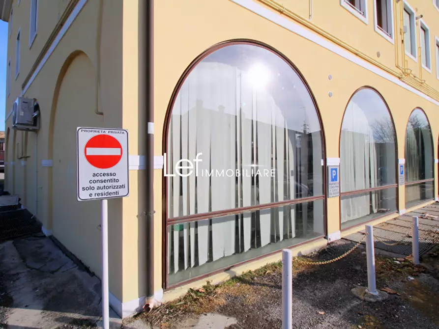 Immagine 2 di Locale commerciale in affitto  a Villorba