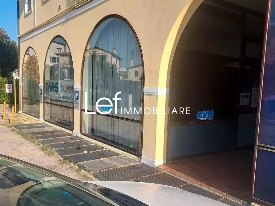 Immagine 3 di Locale commerciale in affitto  a Villorba