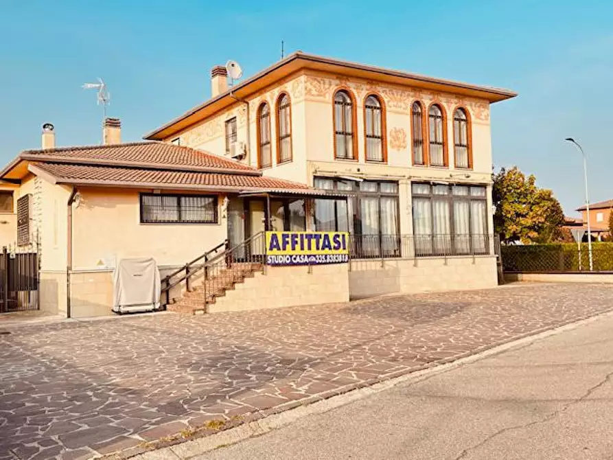 Immagine 1 di Bar / Ristorante in affitto  in via Arnaldo da Brescia,1 Orzinuovi a Orzinuovi