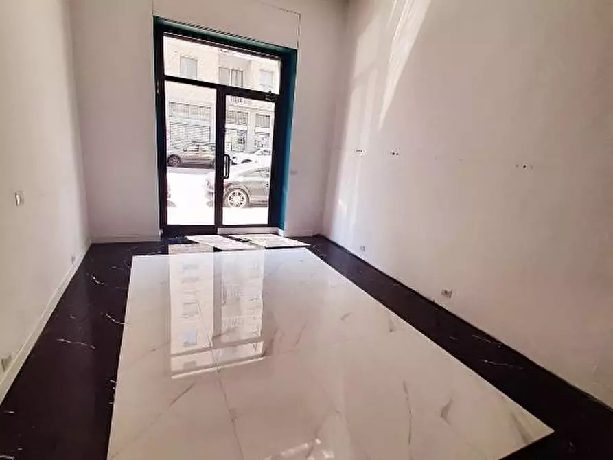 Immagine 1 di Negozio in affitto  in Via Casoretto  a Milano