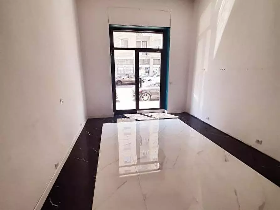 Immagine 9 di Negozio in affitto  in Via Casoretto  a Milano